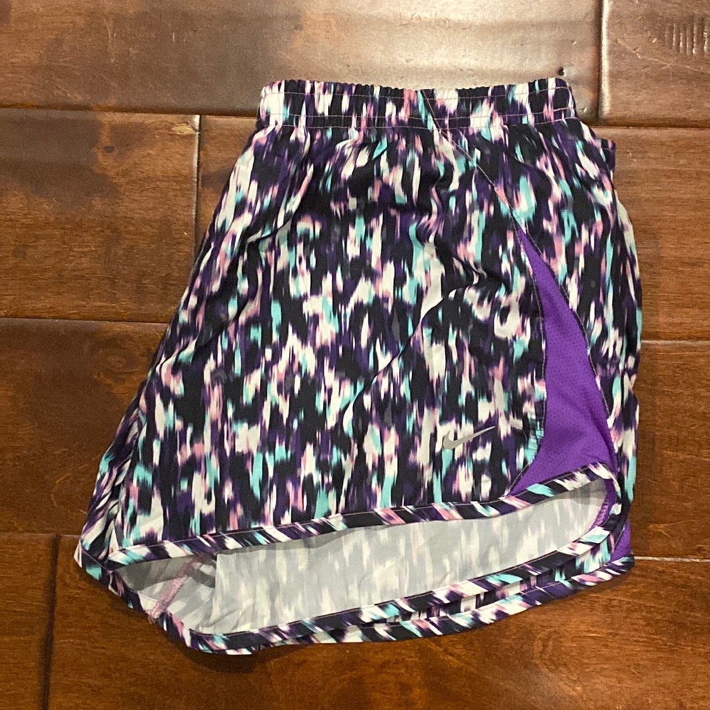 Nike shorts size large
